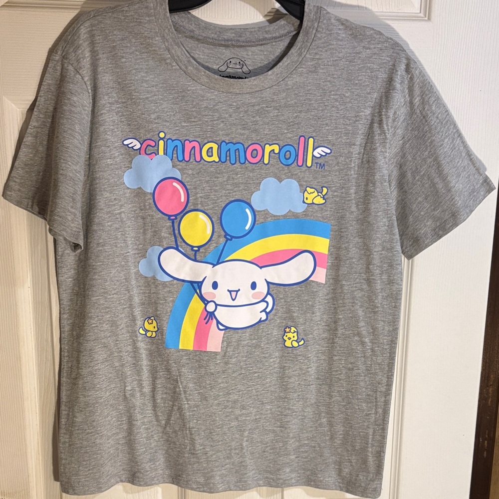 Sanrio Cinnamoroll Gray Tee with Rainbow and Balloon Graphics NWT Medium